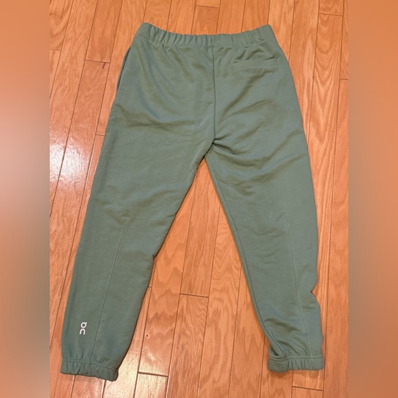 NWT On Running Women's Club Pants, large - Picture 9 of 9
